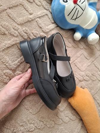 Продам туфли для девочки