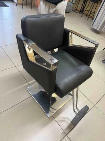 Продам парикмахерское кресло. В идеальном состоянии