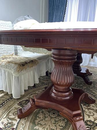 Продам стол для гостиной