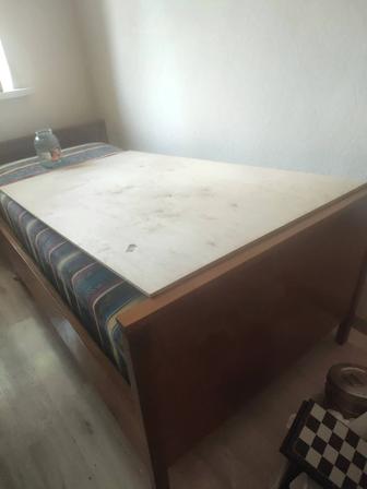 Отдам 1,5 спалку кровать, дерево,фабричная,бу