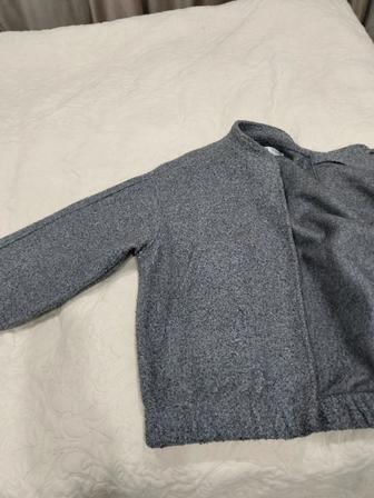 Продам бомбер пальто.Zara.Размер Оверсайз.Отличном состоянии.