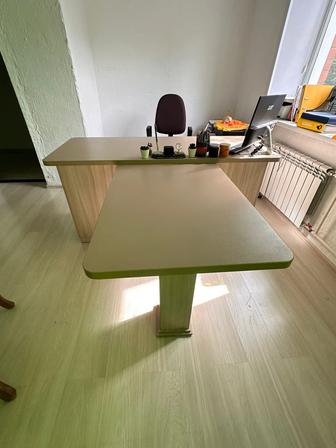 Продам стол с приставкой и тумбой