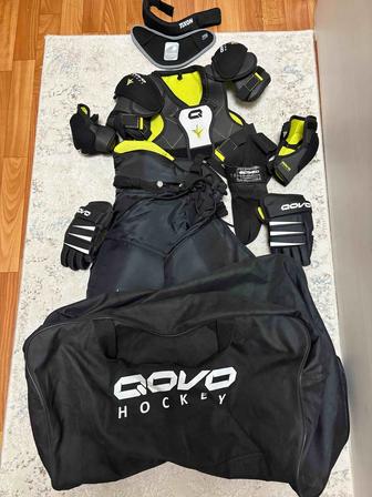 Продам хоккейный комплект