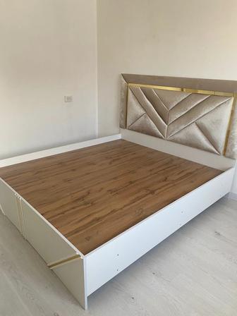 Кровать с комодами