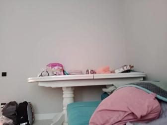 Белый раздвижной стол