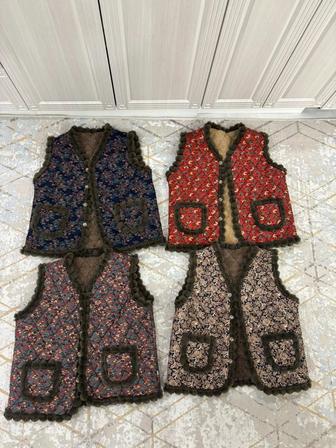 Продам жилетки женские