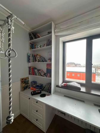 Продам стол со стеллажом