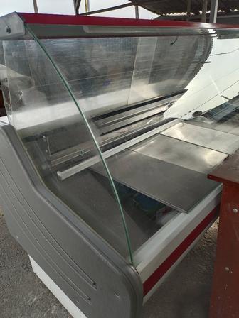 Продам холодильную витрину