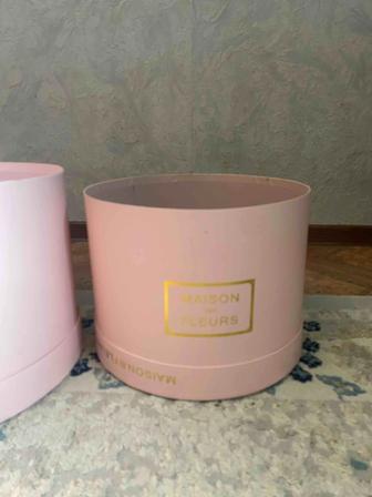 Осндай цветочная коробка бар гүл салатн