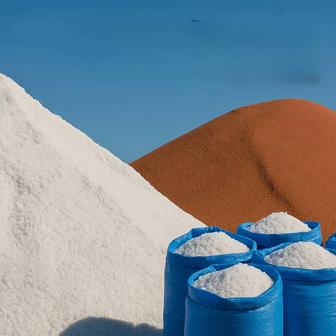 Песок в мешках по 23 кг.