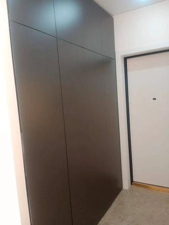 Срочно продам Шкаф в прихожую. Цвет темно серый.