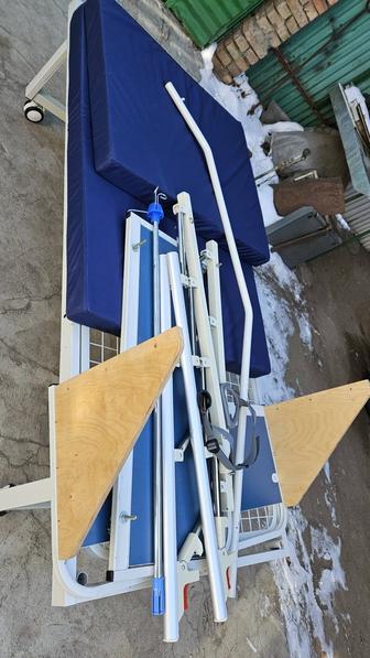 Кровать медицинская.