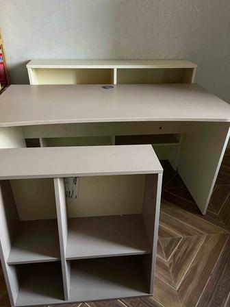Стол рабочий с полками