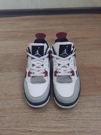 Продам кроссовки