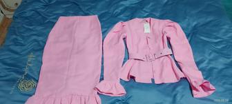 Костюм с юбкой