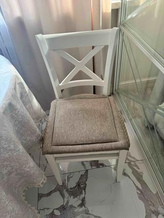 Кухонный стол и стулья