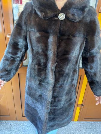 Продам норковую шубу трансформер,состояние новое,48размер,цена 300000 торг