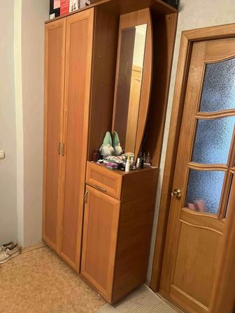 Прихожая вешалка с зеркалом