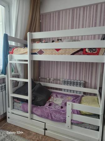 Продам двухярусную кровать 160х80