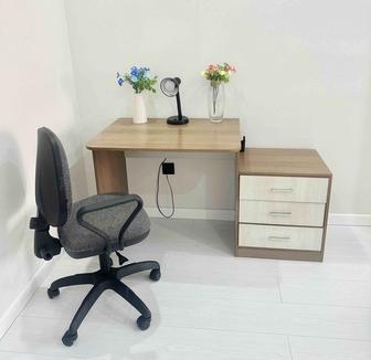 Письменный стол в отличном состоянии