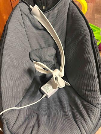 Продам кресло качалку 4 moms