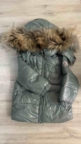 Продам зимний пуховик moncler на 1 годик