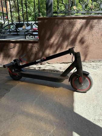 Продаю электросамокат Xiaomi 365 Pro