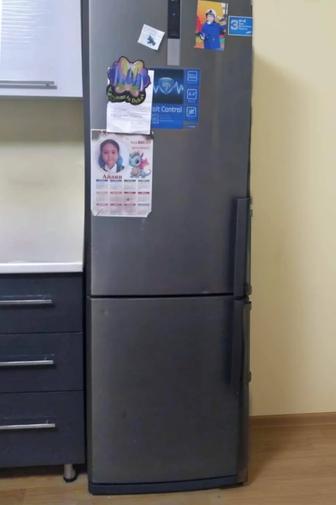 Продам Самсунг холодильник в хорошем состоянии работает