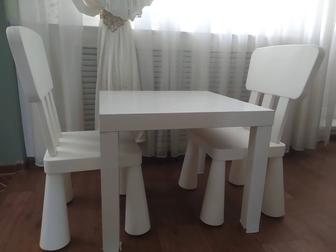 Продам два детских стула и столик ikea