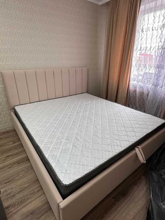 Двуспальная кровать 180х200(с матрасом,подъемный механизм)