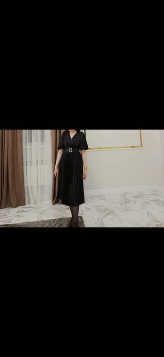 Продаю платье черное атласное