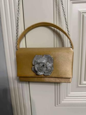 Продам сумку нарядную