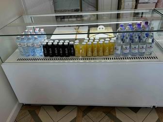 Продается витринный холодильник для кондитерских изделий