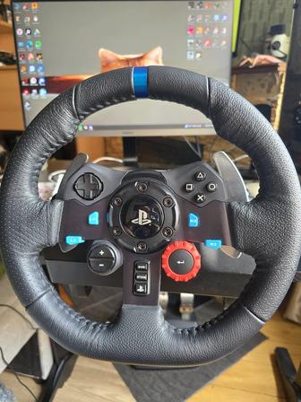 СРОЧНО продам игровой руль Logitech G29 в отличном состоянии