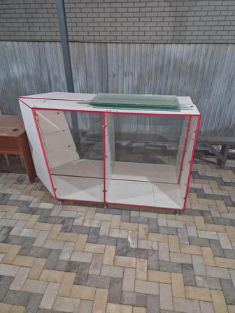 Продаю две витрины магазинные