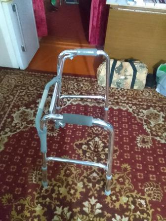 Продам ходунки для пожилых людей.