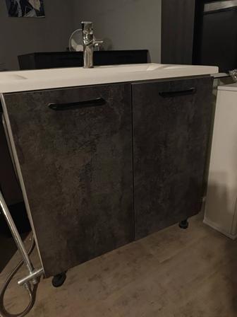 Тумба в ванную с зеркалом в отличном состоянии