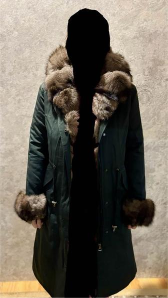 Продаю парку с НАТУРАЛЬНЫМ мехом чернобурки и кролика