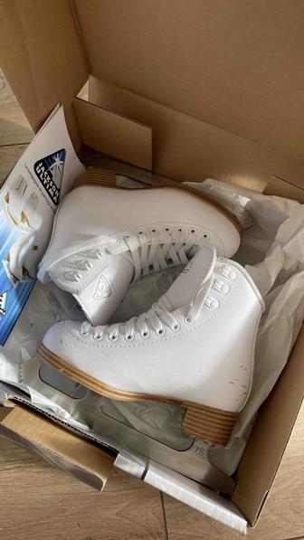Продам фигурные КОНЬКИ Jackson 200 (13) 29EUR