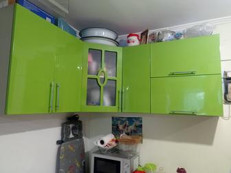 Продам кухонный угловой гарнитур.