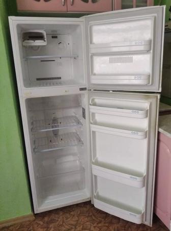 Продается холодильник LG