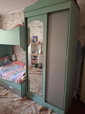 Продам двухъярусную детскую кровать