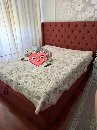 продам двуспальную кровать с матрасом