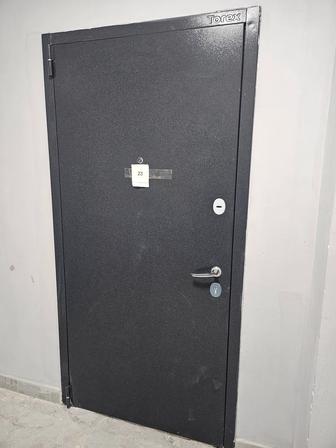 Дверь наружная новая