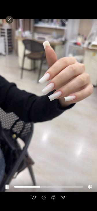 Модель на Маникюр