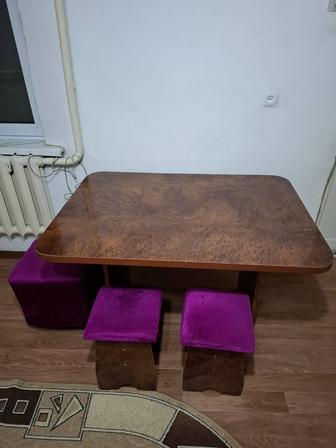Кухонный стол со стульями