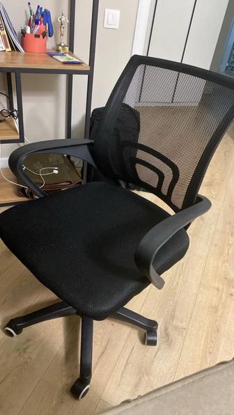 Офисное кресло