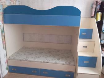Продам двухъярусную кровать
