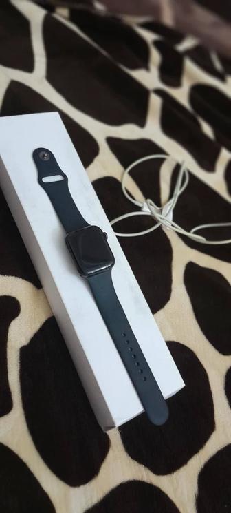 Продаю Apple Watch  (2-го поколения) 44 мм