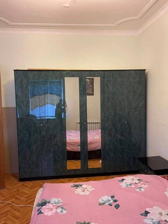 Шкаф шести дверный красивого цвета-изумруд